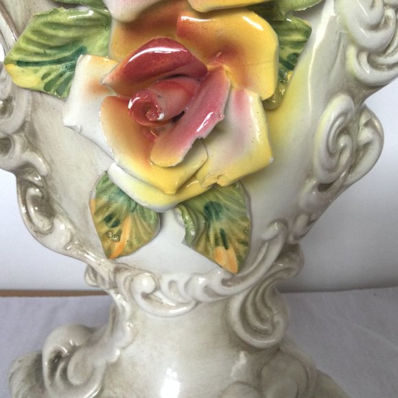 Vintage Italy Ceramic R.CAPODIMONTE vase 3D flowers 12" tall - Picture 5 of 8